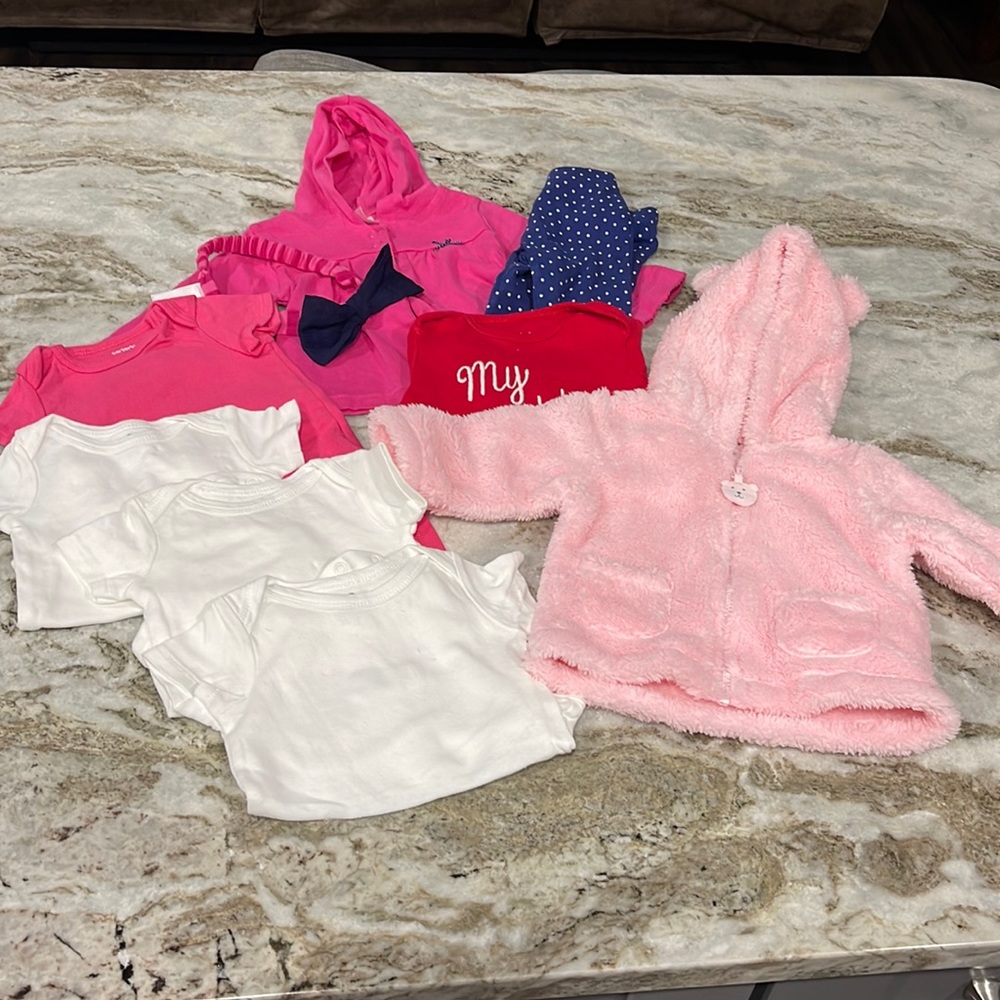 Group of baby girls, size 3 months clothes. All in great condition!